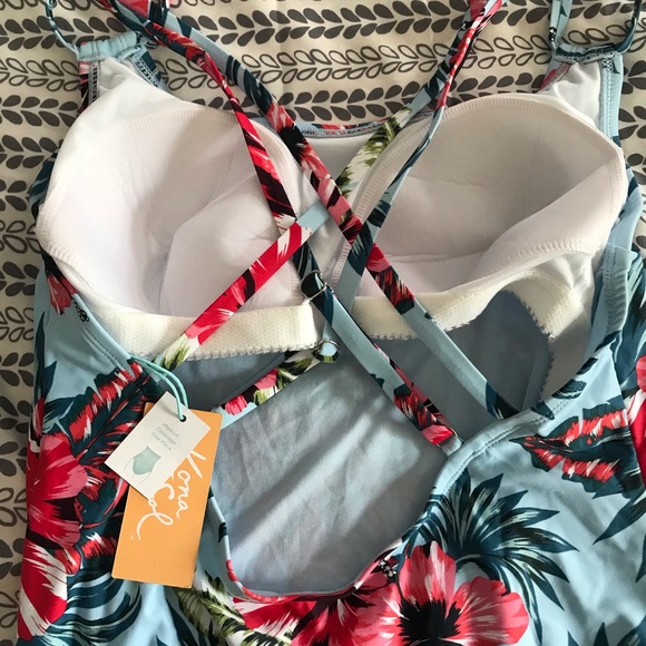 Swimsuit - Picture 6 of 7